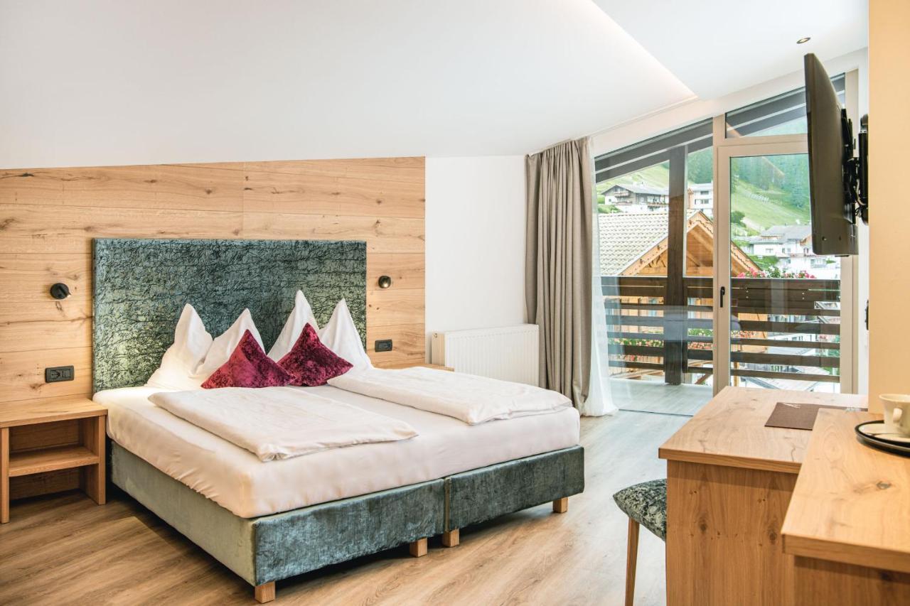 Garni Hotel Miara - Your Dolomites Home Сельва-ди-Валь-Гардена Экстерьер фото
