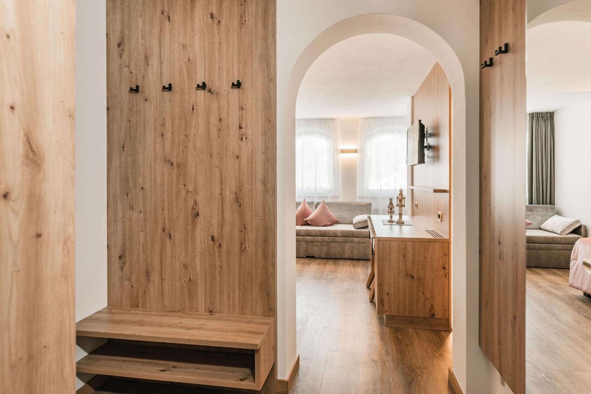 Garni Hotel Miara - Your Dolomites Home Сельва-ди-Валь-Гардена Экстерьер фото