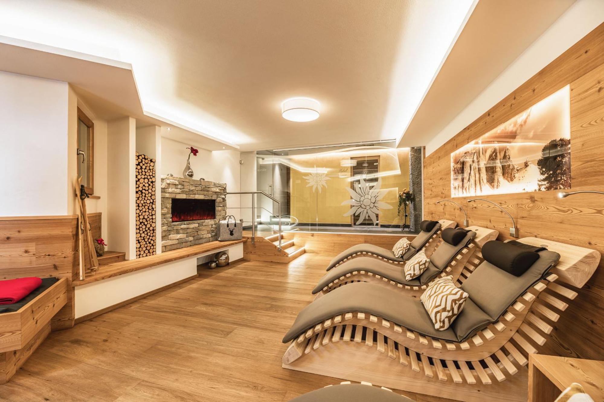 Garni Hotel Miara - Your Dolomites Home Сельва-ди-Валь-Гардена Экстерьер фото