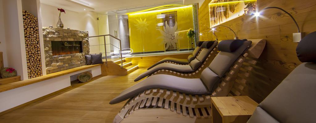 Garni Hotel Miara - Your Dolomites Home Сельва-ди-Валь-Гардена Экстерьер фото